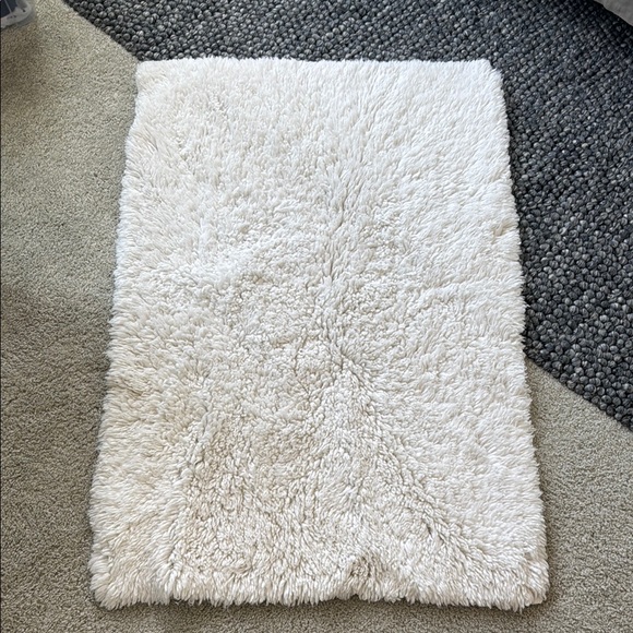 Room Essentials Washable Plush Shag Rug - Picture 2 of 4